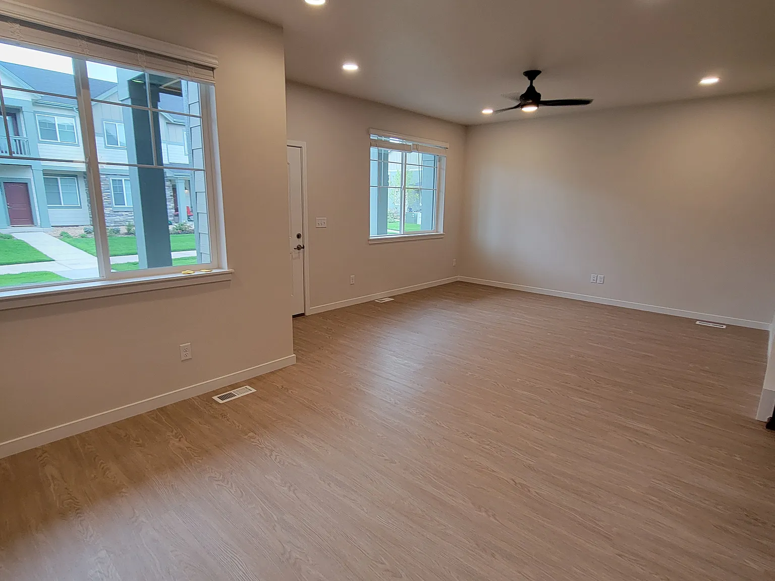2 bed, 1990 sqft, $2,200 — Photo 3