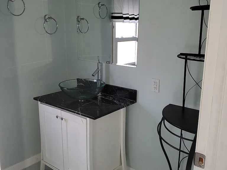 40 Roseville Ave #3 — Photo 2