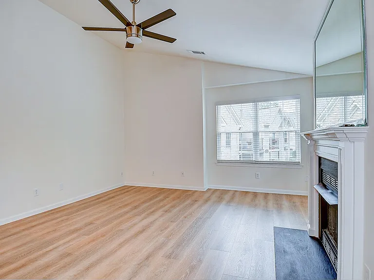 2393 London Pointe Dr — Photo 15
