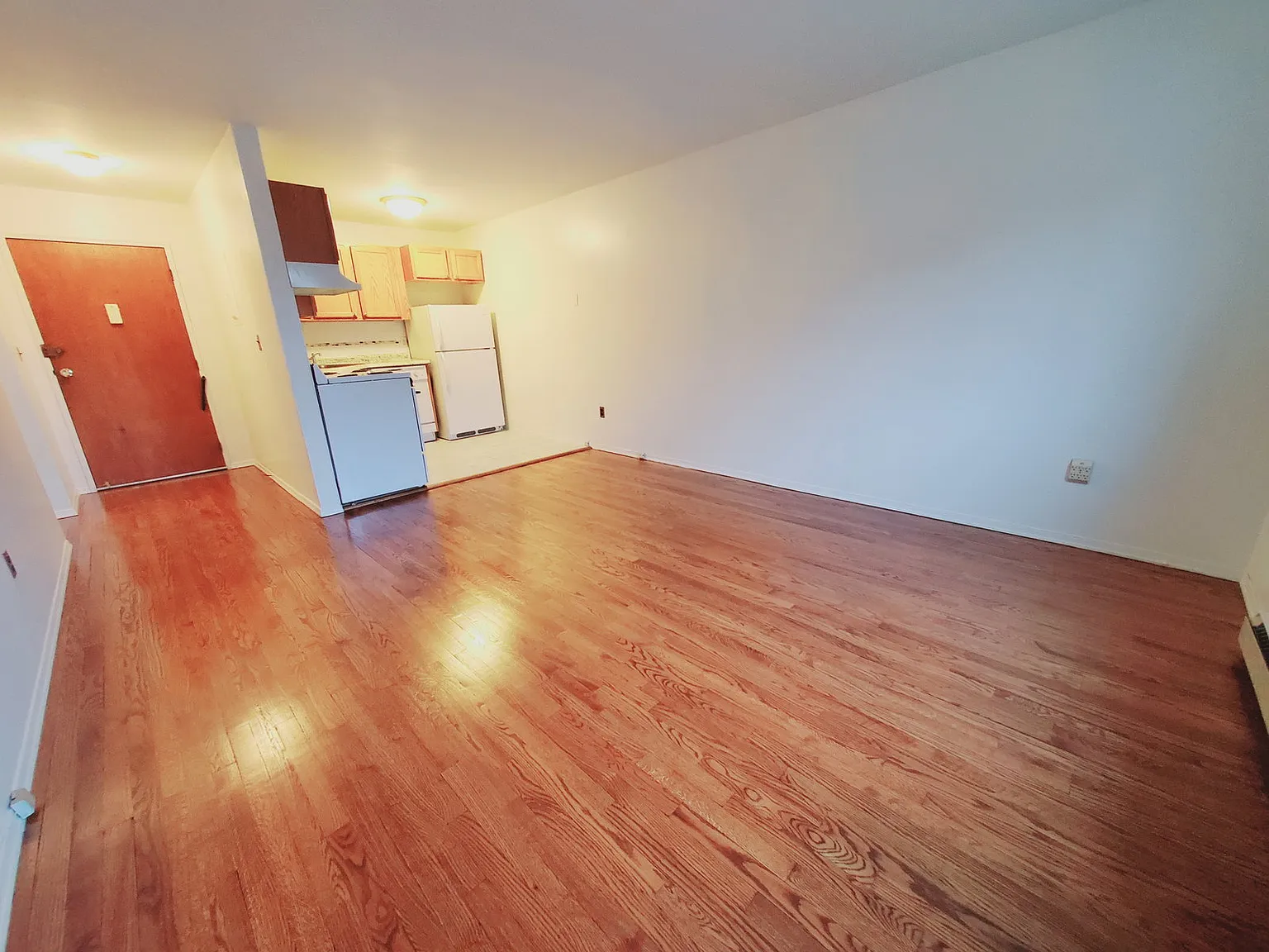 1 bed, 1.0 bath, 550 sqft, $1,700 — Photo 2