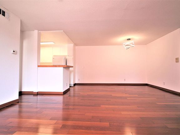 4th image of 4844 Riverton Ave #101