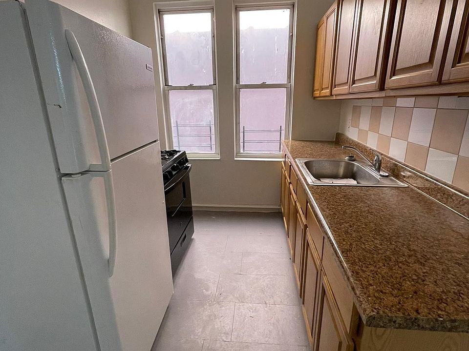 2nd image of 2097 Davidson Ave #2