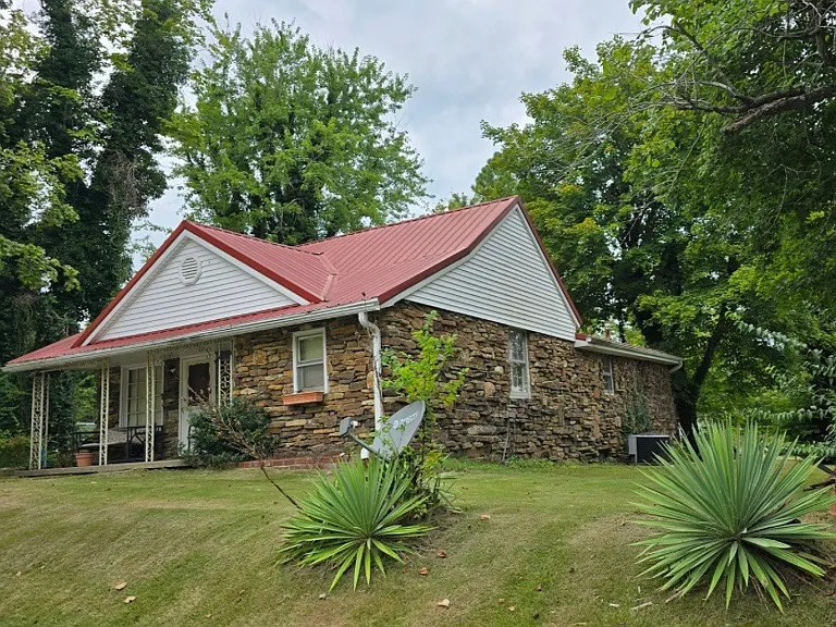 9815 Lick Creek Rd — Photo 2