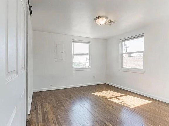 4th image of 1112 N Ross Ave