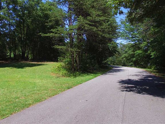 3rd image of 404 Dove Hill Cir