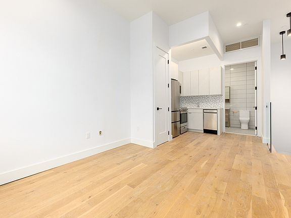 2nd image of 849 De Kalb Ave #1F
