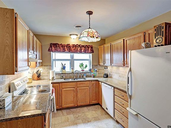 2nd image of 11 Skylark Dr