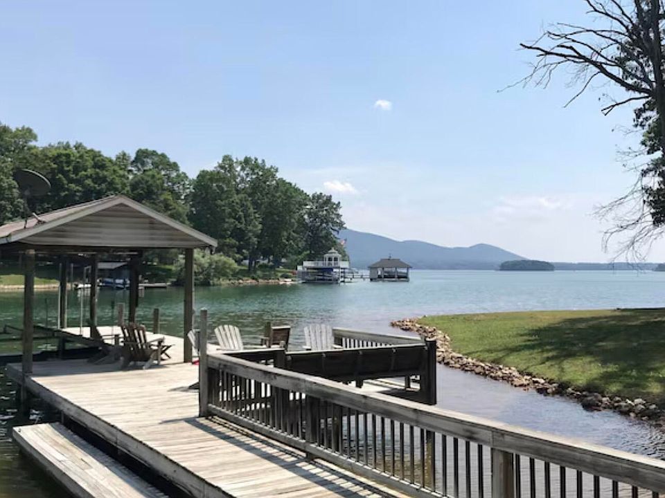 2nd image of 304 Saunders Point Rd