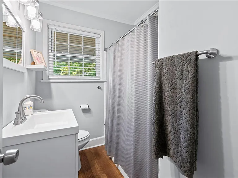 41 Lawton Ave — Photo 13