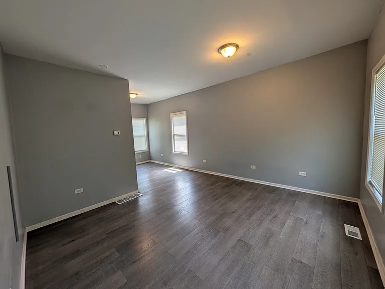 9035 S Exchange Ave — Photo 6