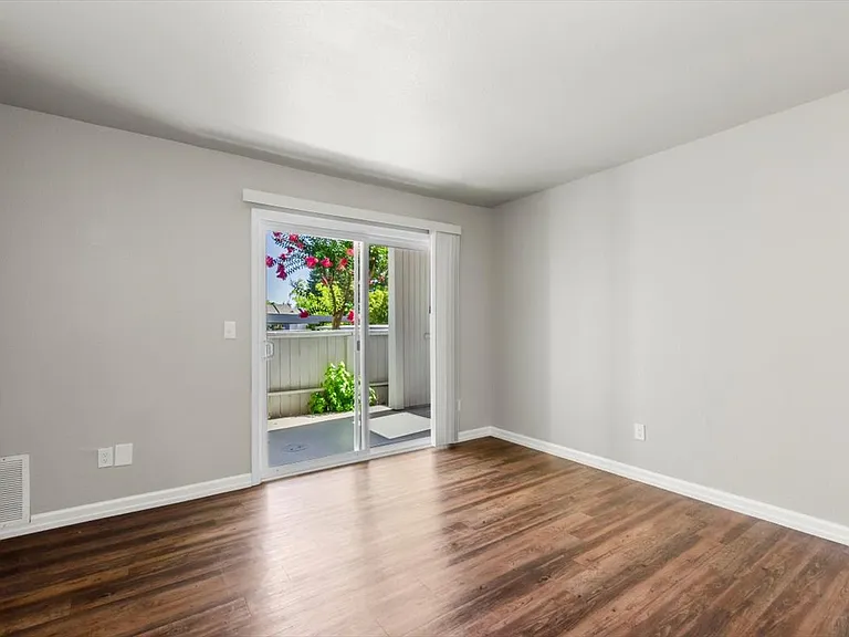 Heather Downs Apartments — Photo 8