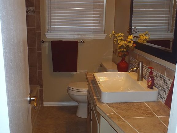 2nd image of 4627 Versailles Dr