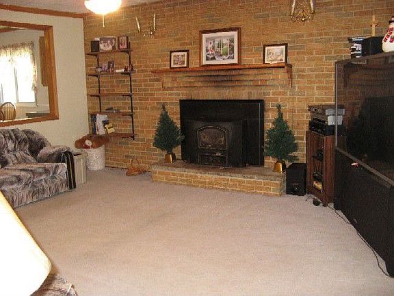 Family Room w/fireplace