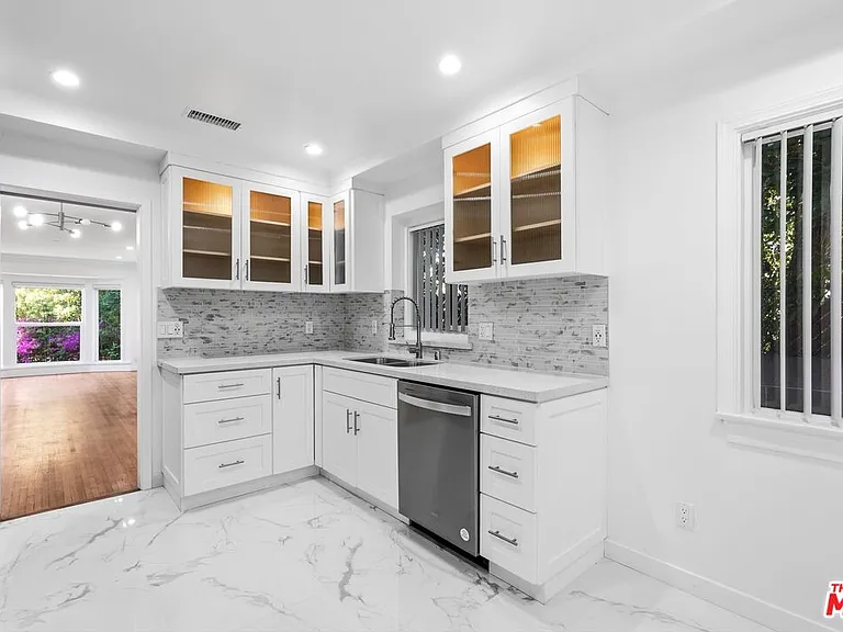 2938 Kansas Ave — Photo 12