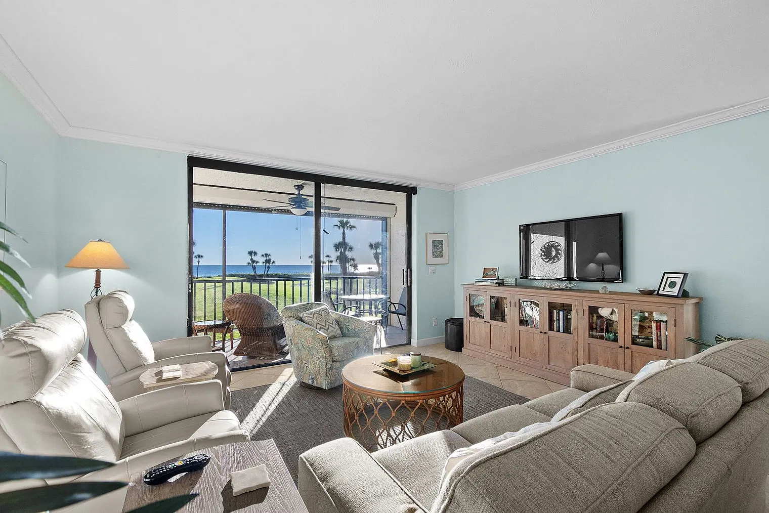 2 bed, 2.0 bath, 1065 sqft, $6,300 — Photo 2