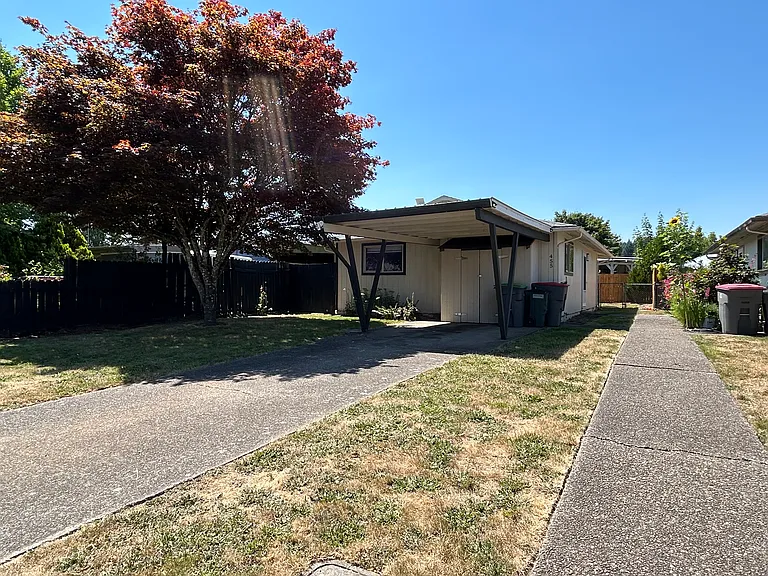 455 NW Fenton St — Photo 1
