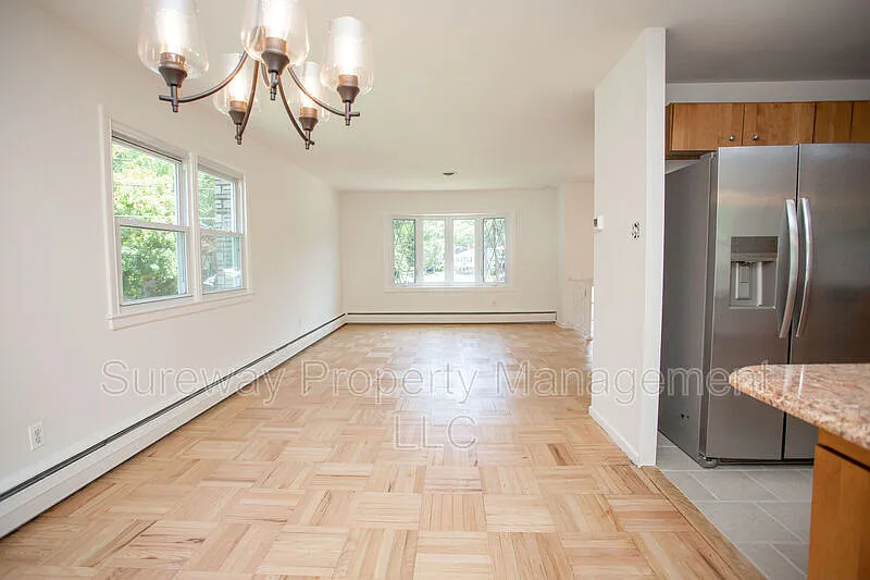 4 bed, 2.5 bath, 2077 sqft, $3,400 — Photo 4
