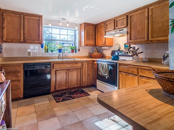 3rd image of 20397 River Valley Dr