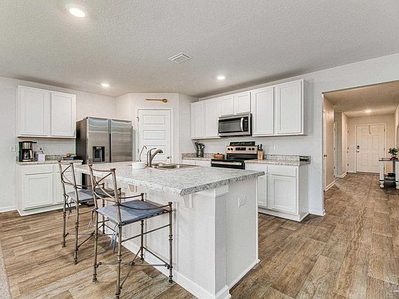 5th image of 10576 Queens Gate Cir