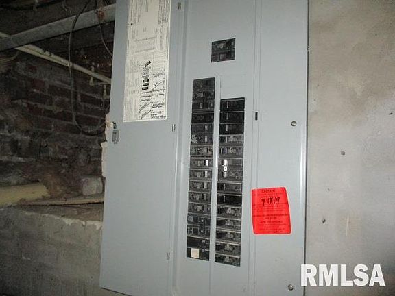 5th image of 100 E 3rd St