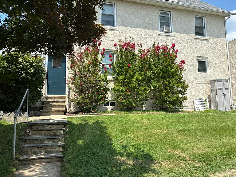 276 Summit Ave — Photo 26