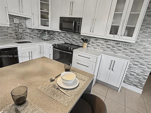3rd image of 1423 Holly Heights Dr APT 11