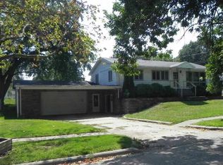 1255 W Palmer St, Freeport, IL 61032