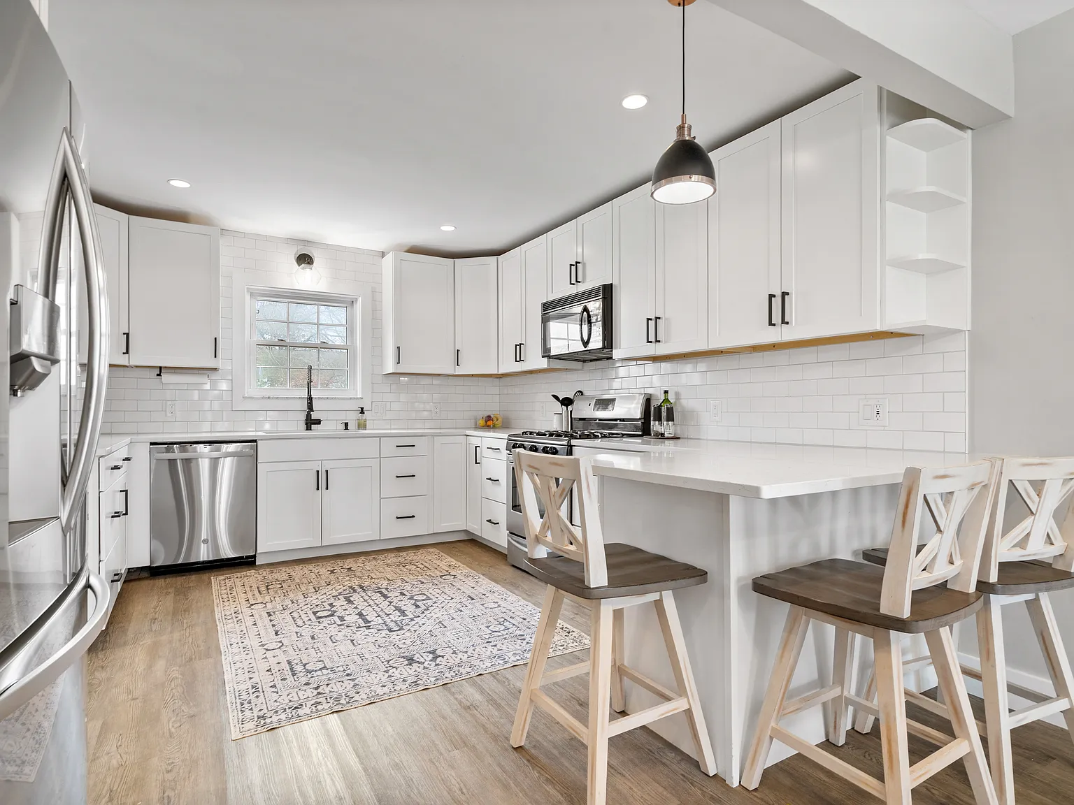 4 bed, 2.5 bath, 1958 sqft, $3,450 — Photo 4