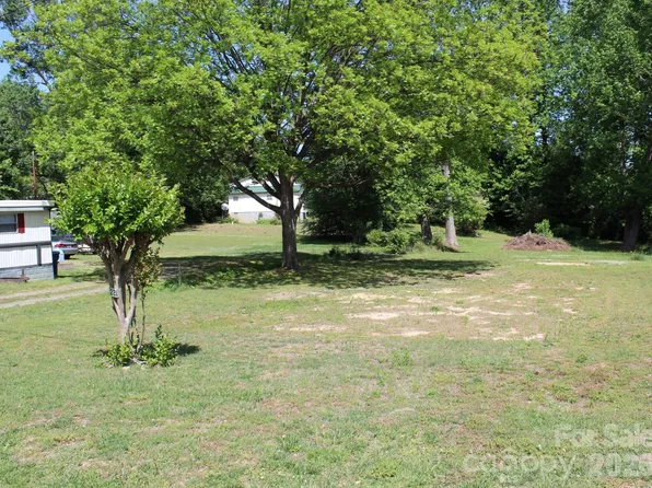 221 37th St SW, Hickory, NC 28602