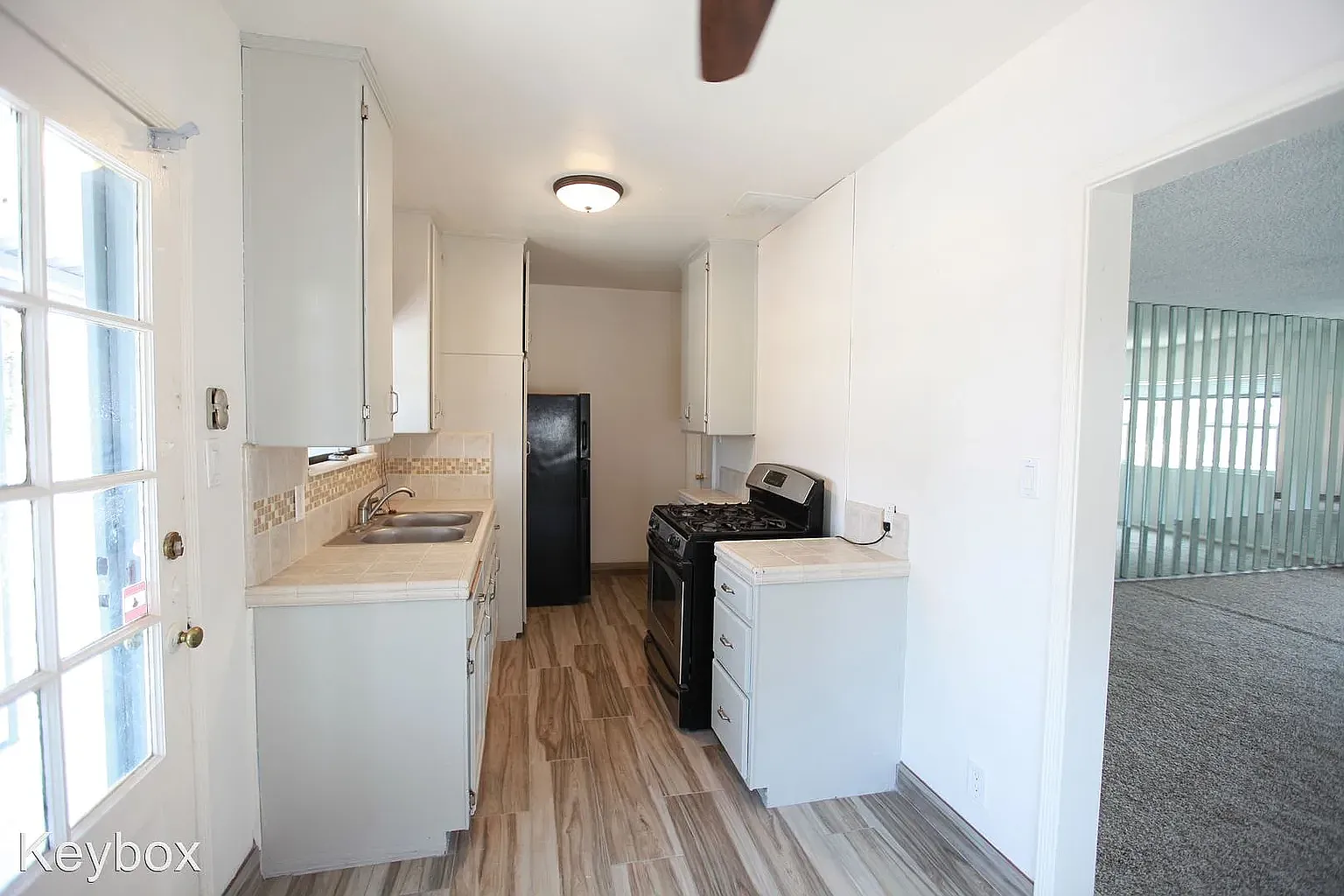 2 bed, 1100 sqft, $2,600 — Photo 2