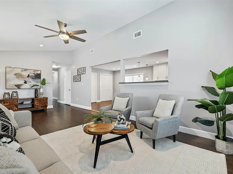 5503 Manor Rd — Photo 5