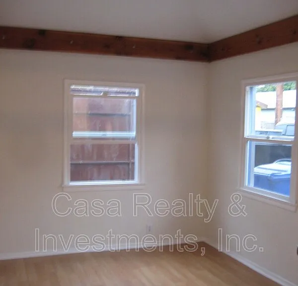 823 Broadway St — Photo 7