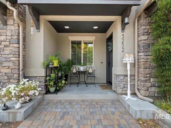 3252 E Thoroughbred Ln, Boise, ID 83716