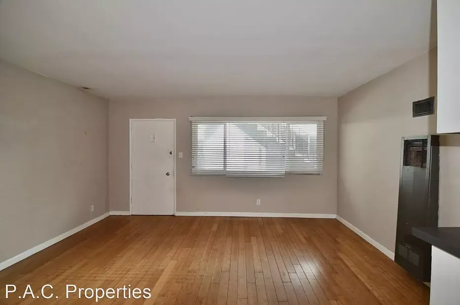 10645 Valley Spring Ln — Photo 4
