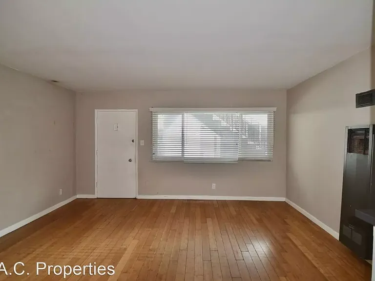 10645 Valley Spring Ln — Photo 4