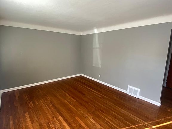 3rd image of 11201 Danbury Ave
