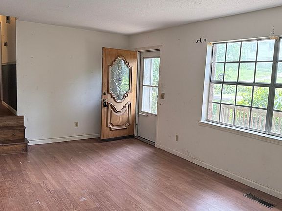 5th image of 1017 Hillcrest Rd