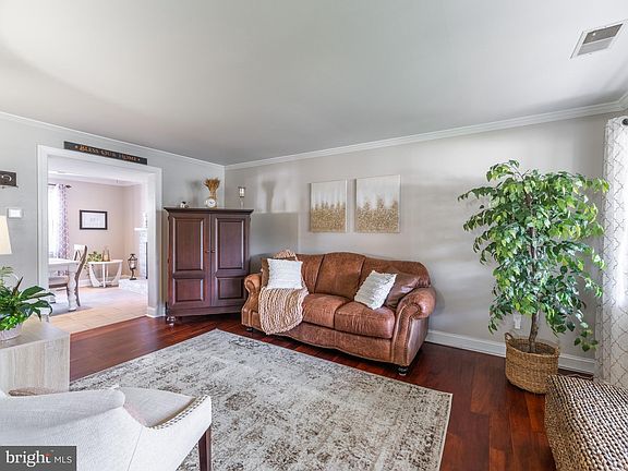 3rd image of 8647 Belfry Dr