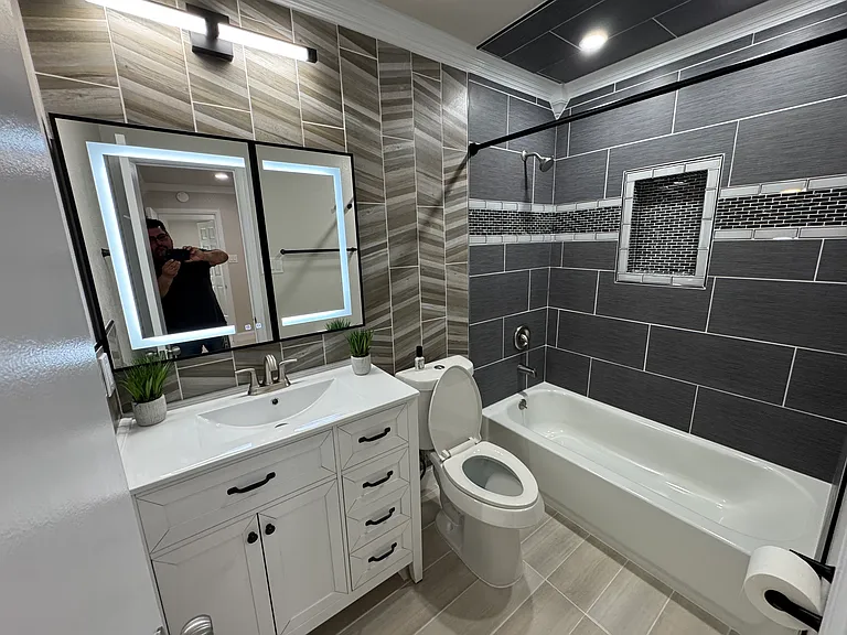 1705 Hawthorne Ln — Photo 11