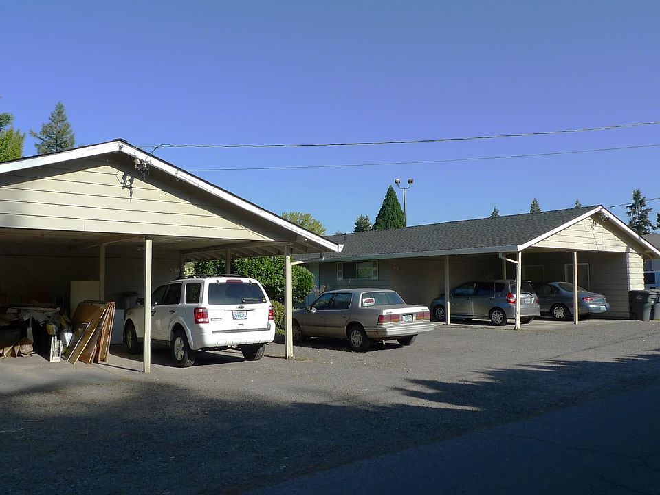 Unit B, in the duplex townhouse