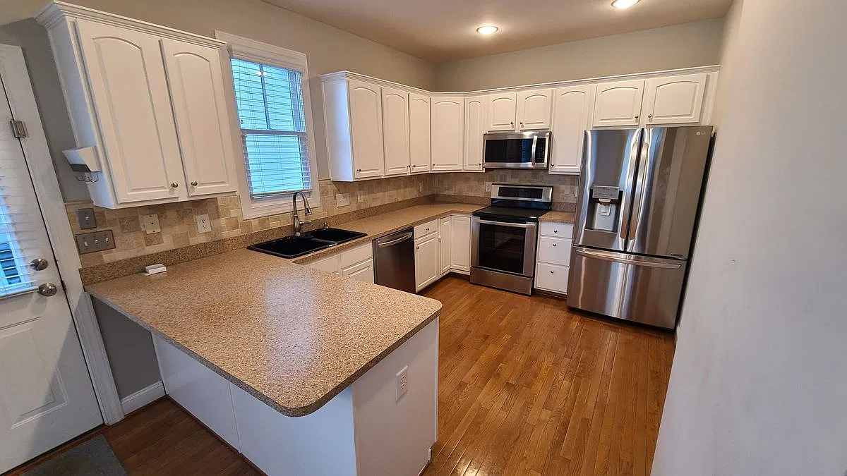 4 bed, 3.5 bath, 2450 sqft, $2,550 — Photo 4