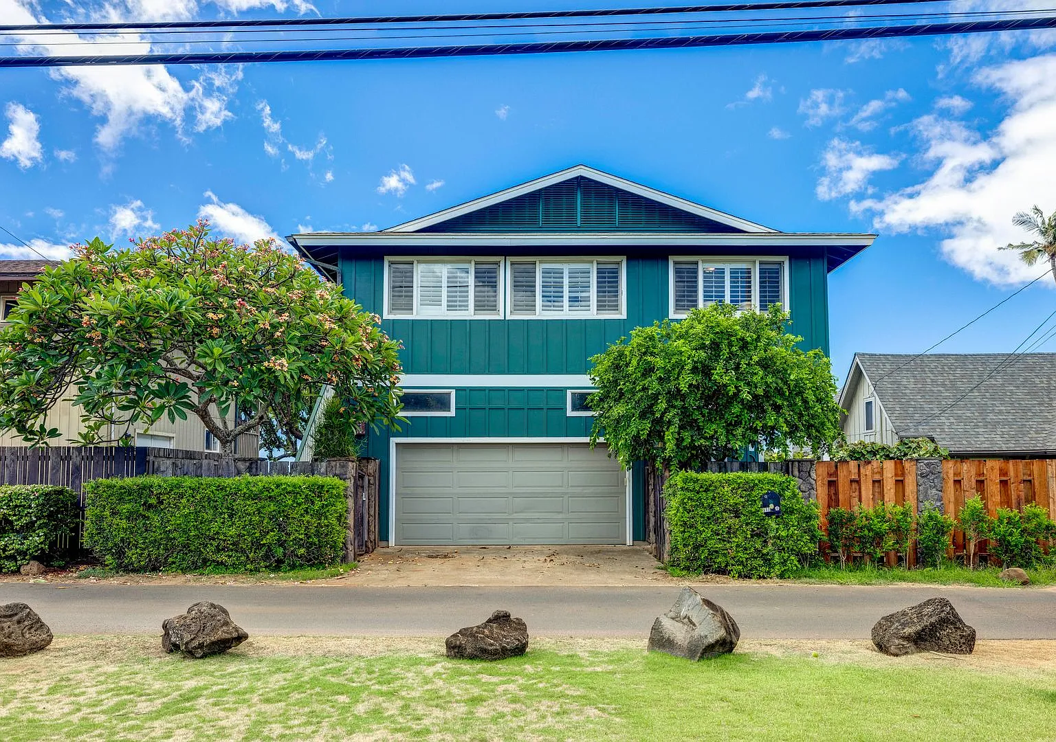 North Shore Oahu Oceanfront Home for Rent — Photo 1