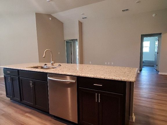 5th image of 875 Orleans Dr