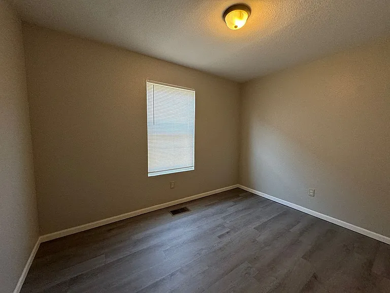 Bradford Terrace Apartments / 420 Britt Lane, RG — Photo 22