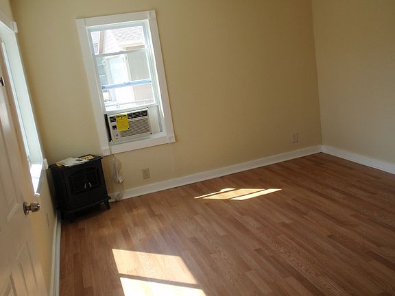 2nd image of 422 W Roosevelt St