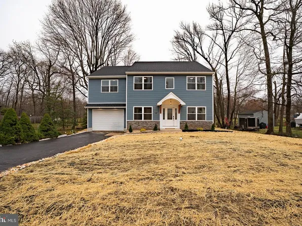 2718 Avenue C, Levittown, PA 19056