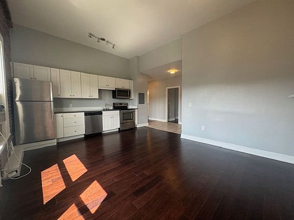 4th image of 5721-5727 Elwood St