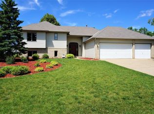 1144 Granada Way N, Oakdale, MN 55128