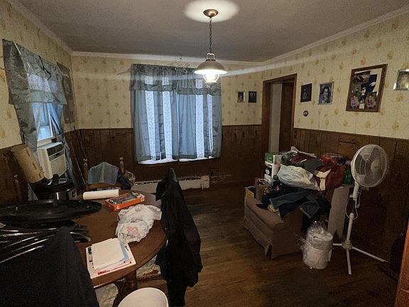 2nd image of 910 Girard Ave