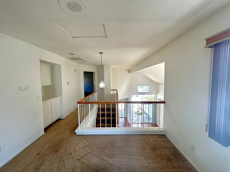 864 Bramble Ln — Photo 11